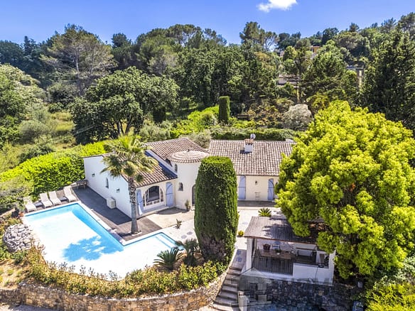 5 Bedroom Villa/House in Valbonne 9