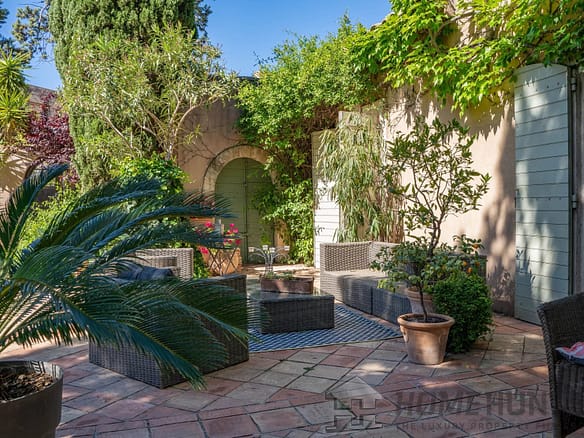 4 Bedroom Villa/House in Marseille 2