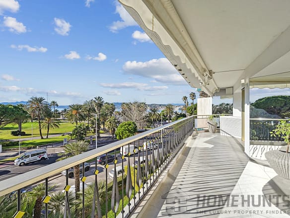 2 Bedroom Apartment in Cannes 34