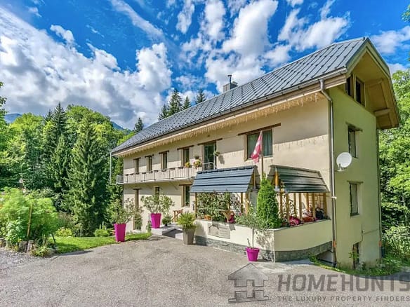 6 Bedroom Villa/House in Cordon 3