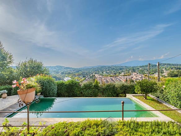4 Bedroom Villa/House in Valbonne 22