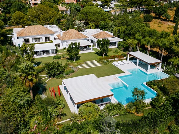 7 Bedroom Villa/House in Sierra Blanca 9