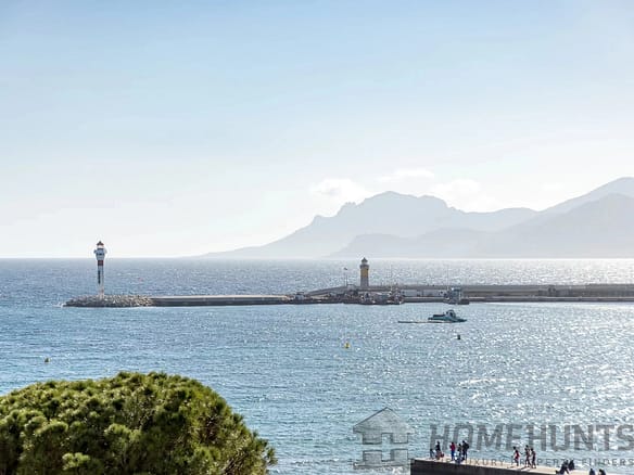 3 Bedroom Apartment in Cannes 16