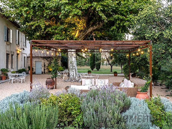 6 Bedroom Villa/House in St Remy De Provence 5