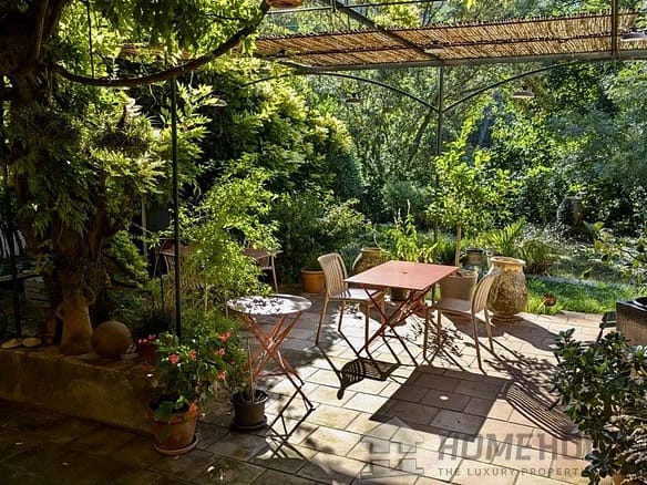 8 Bedroom Villa/House in Correns 4