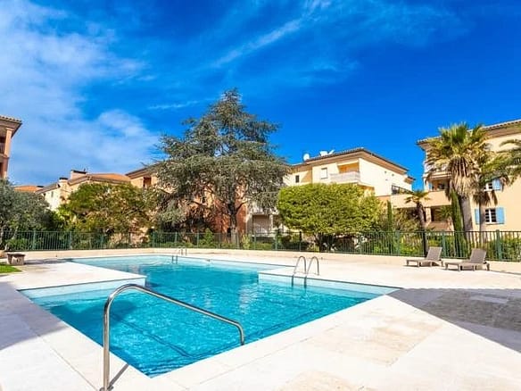 2 Bedroom Apartment in Saint Tropez 20