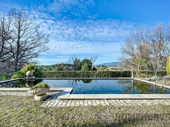 5 Bedroom Villa/House in Peypin D Aigues 16