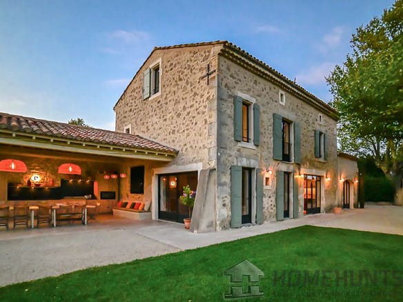 6 Bedroom Villa/House in Verquieres 2