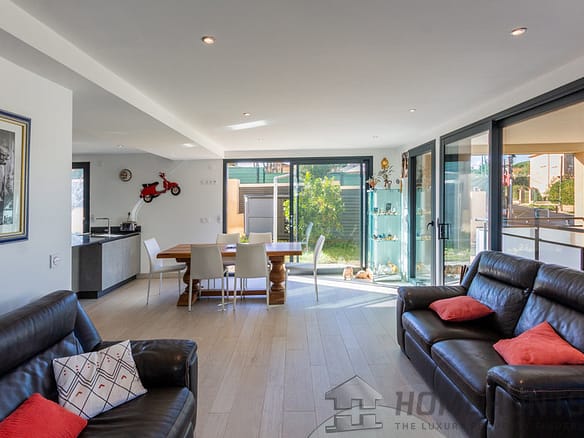 3 Bedroom Apartment in Saint Tropez 4