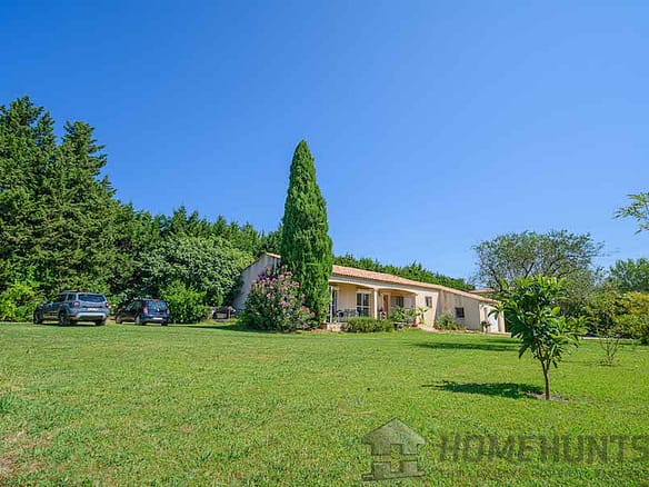3 Bedroom Villa/House in Paradou 3