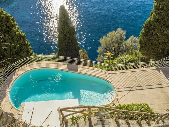 2 Bedroom Apartment in Cap D Ail 3