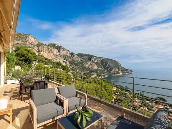 4 Bedroom Villa/House in Eze 4