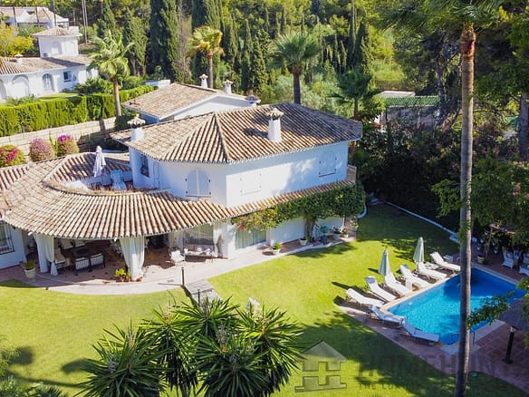 6 Bedroom Villa/House in The Golden Mile 16