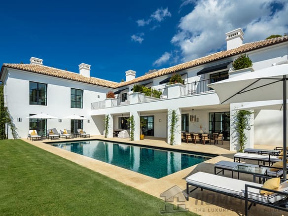 6 Bedroom Villa/House in The Golden Mile 2