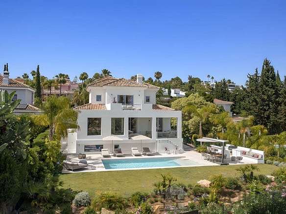 5 Bedroom Villa/House in Atalaya 3