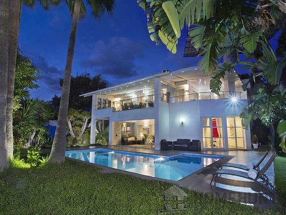8 Bedroom Villa/House in Elviria 5