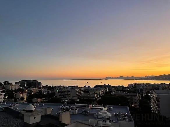 3 Bedroom Apartment in Antibes 9