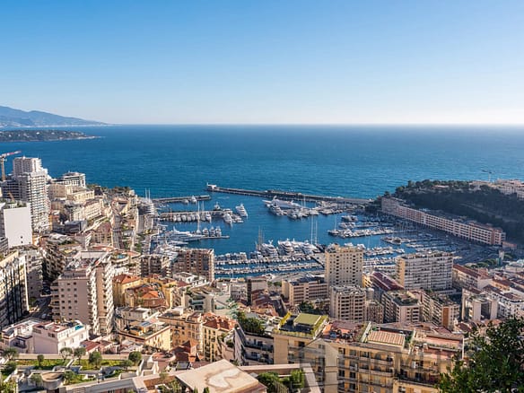 2 Bedroom Apartment in Monaco 10