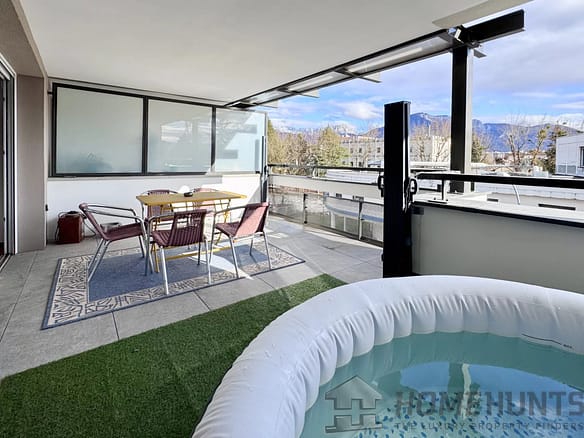 4 Bedroom Apartment in Annecy 3
