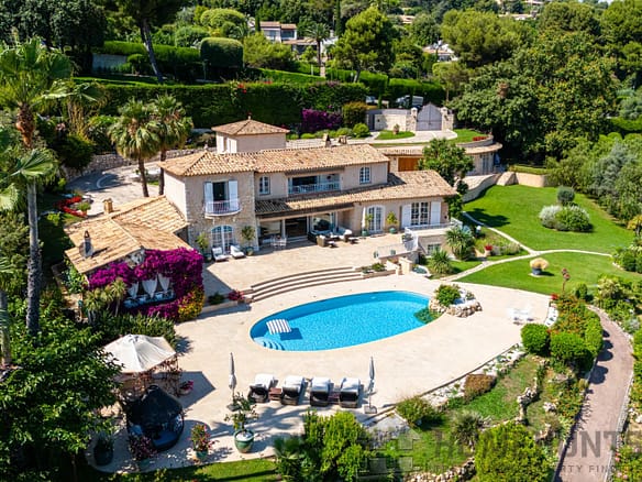 10 Bedroom Villa/House in La Colle Sur Loup 9