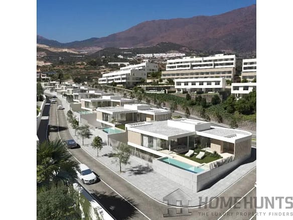 4 Bedroom Villa/House in Estepona 5