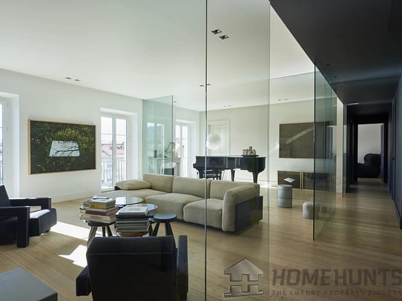 4 Bedroom Apartment in Nice - City 5