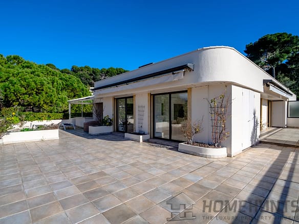 2 Bedroom Apartment in Cannes 20