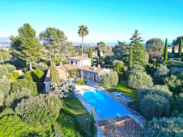 3 Bedroom Villa/House in Roquefort Les Pins 24