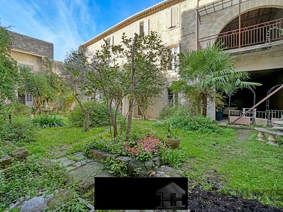 8 Bedroom Villa/House in Vauvert 2