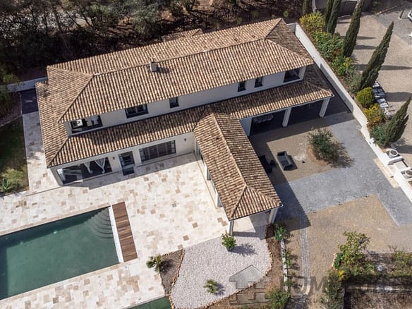 6 Bedroom Villa/House in Tourtour 12