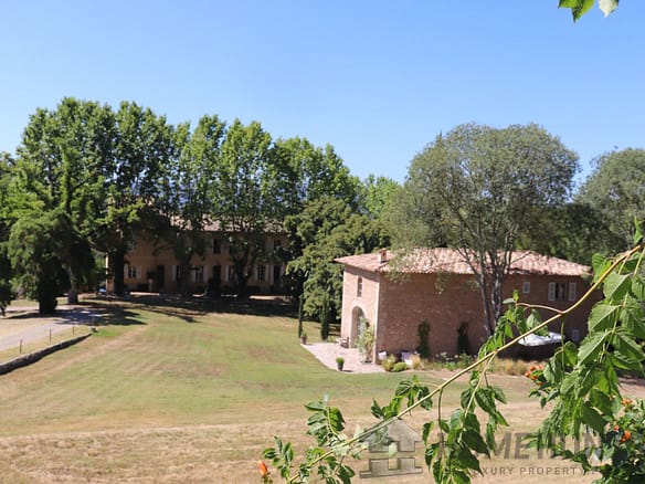 11 Bedroom Villa/House in Lorgues 8
