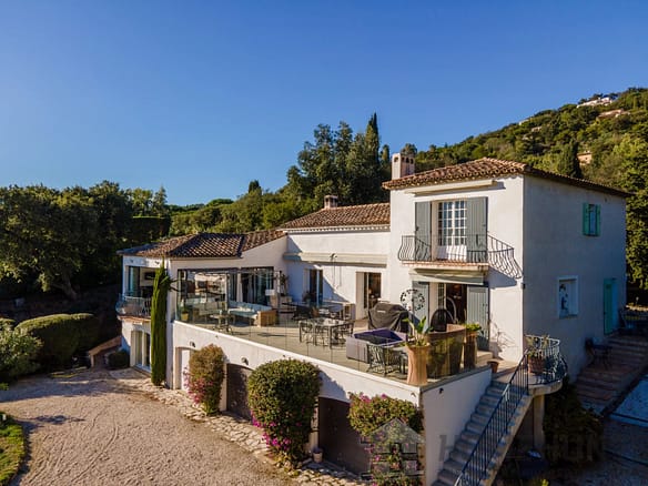 4 Bedroom Villa/House in Grimaud 7