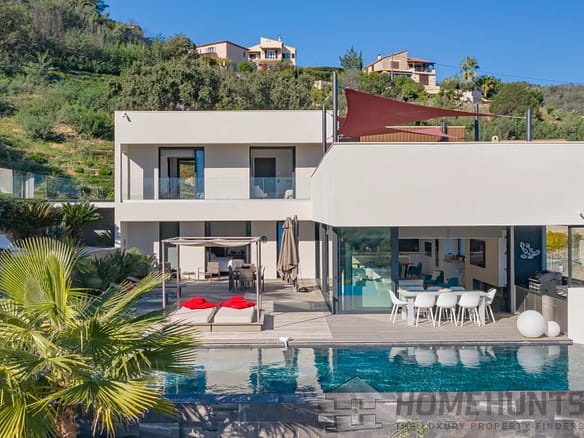 6 Bedroom Villa/House in Mandelieu La Napoule 24