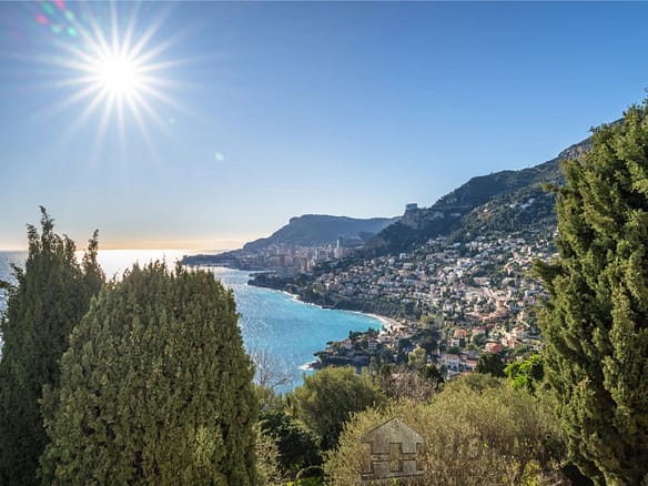 4 Bedroom Apartment in Roquebrune Cap Martin 5
