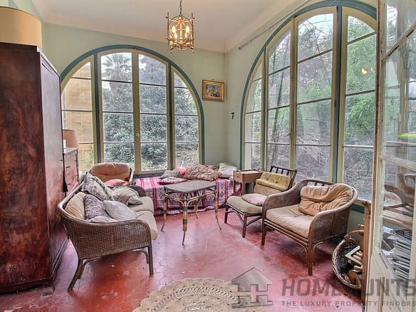 4 Bedroom Villa/House in Menton 5