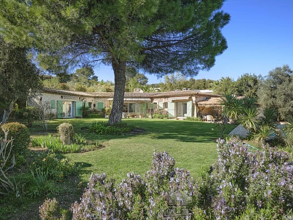 3 Bedroom Villa/House in Mougins 9