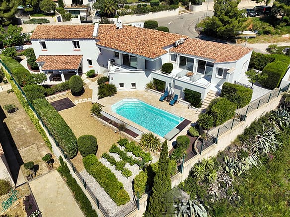 6 Bedroom Villa/House in Ensues La Redonne 26