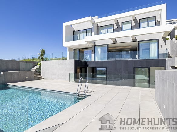 5 Bedroom Villa/House in Los Flamingos 34