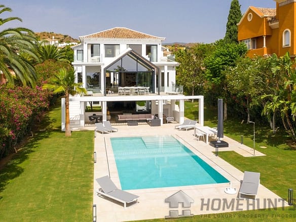 6 Bedroom Villa/House in Nueva Andalucía 14