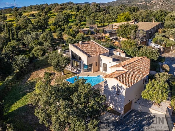 4 Bedroom Villa/House in St Raphael 3