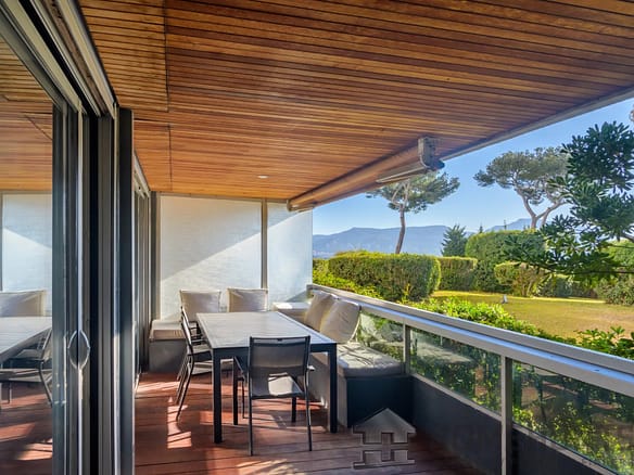 4 Bedroom Apartment in Marseille 9