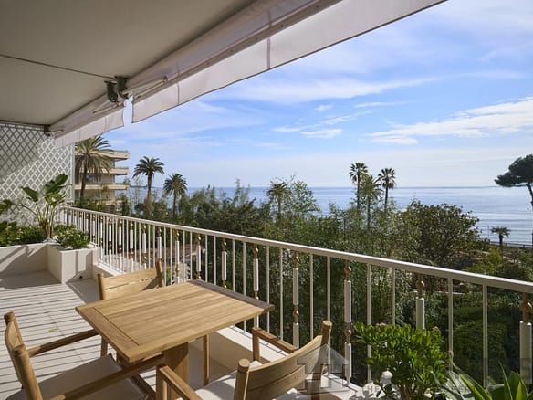 3 Bedroom Apartment in Cannes 9