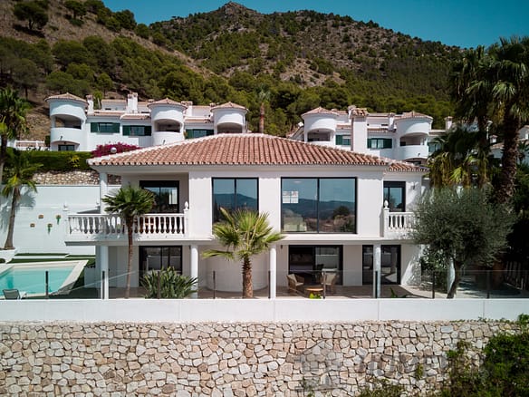 4 Bedroom Villa/House in Mijas Costa 24