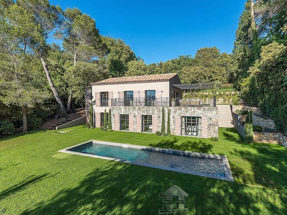 4 Bedroom Villa/House in Castellaras 22