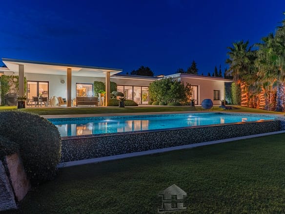4 Bedroom Villa/House in Grimaud 3