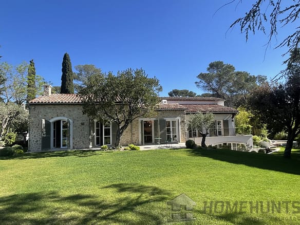 5 Bedroom Villa/House in St Raphael 5