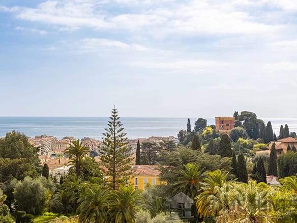 2 Bedroom Apartment in Menton 3