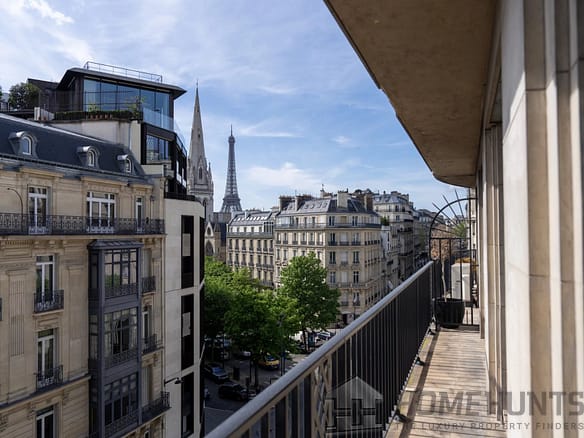 1 Bedroom Apartment in Paris 8th (Golden Triangle - Parc Monceau) 3
