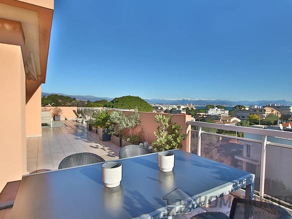 3 Bedroom Apartment in Antibes 3