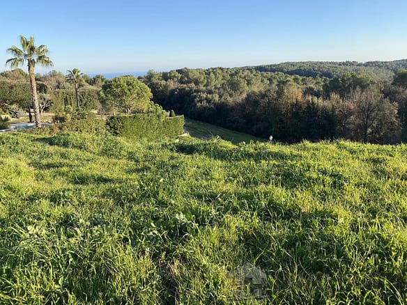 Land in Roquefort Les Pins 3